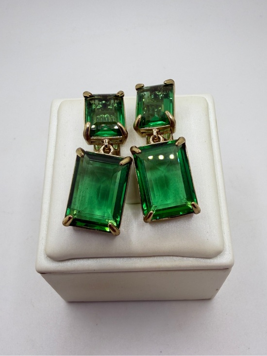 Heidi Daus Jewelry - Heidi Daus "HOT ROCKS" Erinite Glass and gold tone CLIP ON earrings!